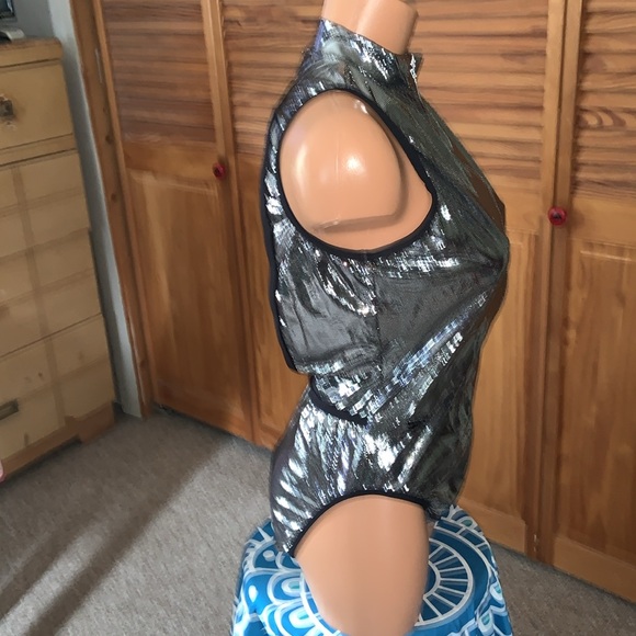 TYRA BANKS RARE silver speedo size 12. Zip front NEW OLD STOCK - Picture 5 of 14